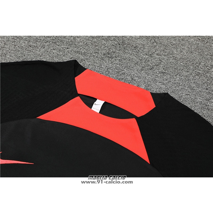 Tuta da Track
 Liverpool Manica Corta
 2022-2023 Nero
 - Pantaloncini
